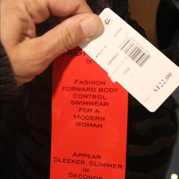 đ„NWT Magic Suit Halter with Built in Bra đđ” - Picture 7 of 7